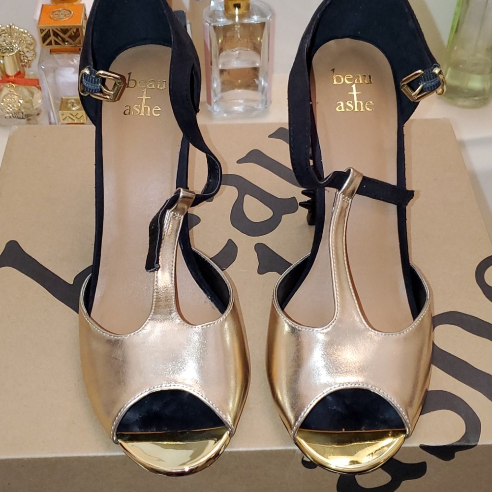 Heels - Picture 4 of 7